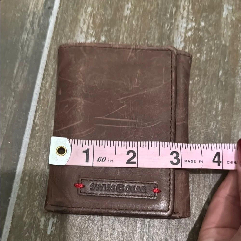 SwissGear Brown Leather Key & Card Holder